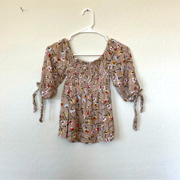 Floral beige smocked blouse sz XS - Picture 1 of 5